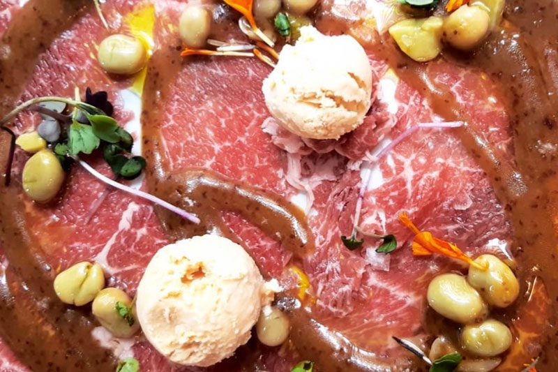 Alta gastronomía carpaccio presa ibérica